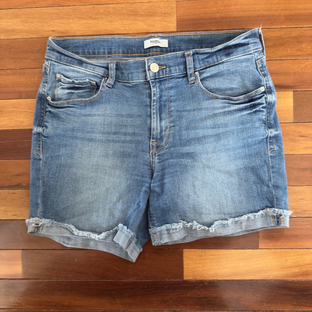 Kensie Jeans Womens Medium Wash Raw Hem Denim Shorts Size 8 29 EFJ00593X